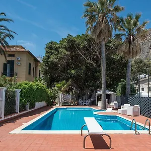 https://bb-villa-liberty-sul-mare.palermohotels.org